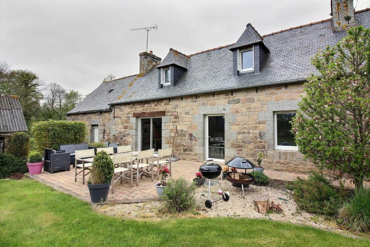 Maison A La Campagne Louargat Exteriör bild